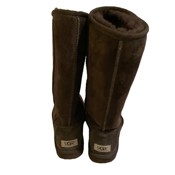 New Condition Ugg Classic Tall Boot, Size 7, Style Number 5815 - Picture 2 of 8
